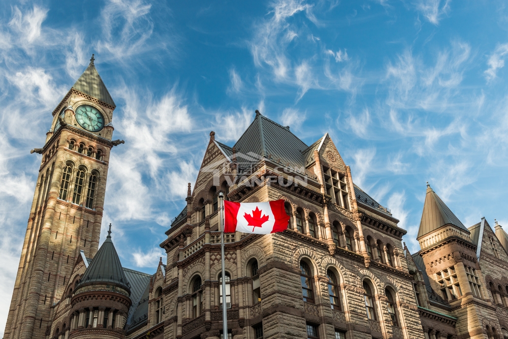 ‍‍就在几天之前，加拿大统计局刚刚报告，2021年，移民人数创纪录地达到了加拿大总人口的23%，是G7国家中移民比例最高的。今天上午，加拿大移民、难民和公民事务部长肖恩·弗雷泽（SeanFraser ）又宣布了更加雄心勃勃的2023-2025年移民水平计划。为了弥补加拿大的劳动力紧缺、促进经济增长，加拿大计划从现在起到2025年，平均每年接纳50万新移民。移民水平计划是对某一年将有多少永久居民进入加拿大的预测，并为每个移民类别的总体录取目标设定目标。根据《移民和难民保护法》，...