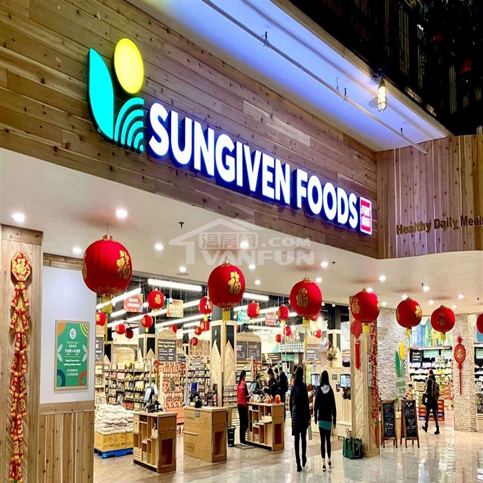 在大温，华人超市星罗棋布，若问哪个超市是当之无愧的第一，那当然是规模最大、店面最多的T&TSupermarket大统华超市。在很长一段时间内，大统华超市属于大温唯一的“大型连锁华人超市”，直到另一个强有力的竞争对手出现：SungivenFoods元初超市。元初超市其实早在2001年就在中国厦门建立，但从2015年之后才开始在全球扩张。目前元初在全球已经有200多家门店，在大温地区就有多达8家分店，已和大统华不相上下。那么，究竟元初和大统华，哪个超市更值得去？这个话题在论坛里引发...