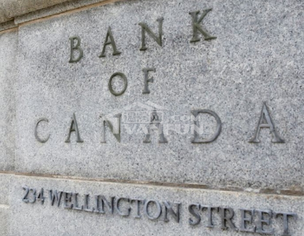 12月7日是加拿大央行今年的最后一个利率决议日。据路透社报道，预计央行将在12月7日再度上调基准利率。这将是加拿大央行今年第7次加息。 上一次加息是在10月26日，加拿大央行宣布上调50个基点，基准利率从3.25%升至3.75%。0.25%还是0.5%10月份加拿大的通货膨胀率为6.9%，仍然是央行目标（2%）的三倍以上。这导致经济学家和市场对于本次加息落点仍存在分歧。本周五公布的就业数据将成为决策的关键依据之一。在接受调查的30位经济学家中，有16位预计12月7日将加息0....
