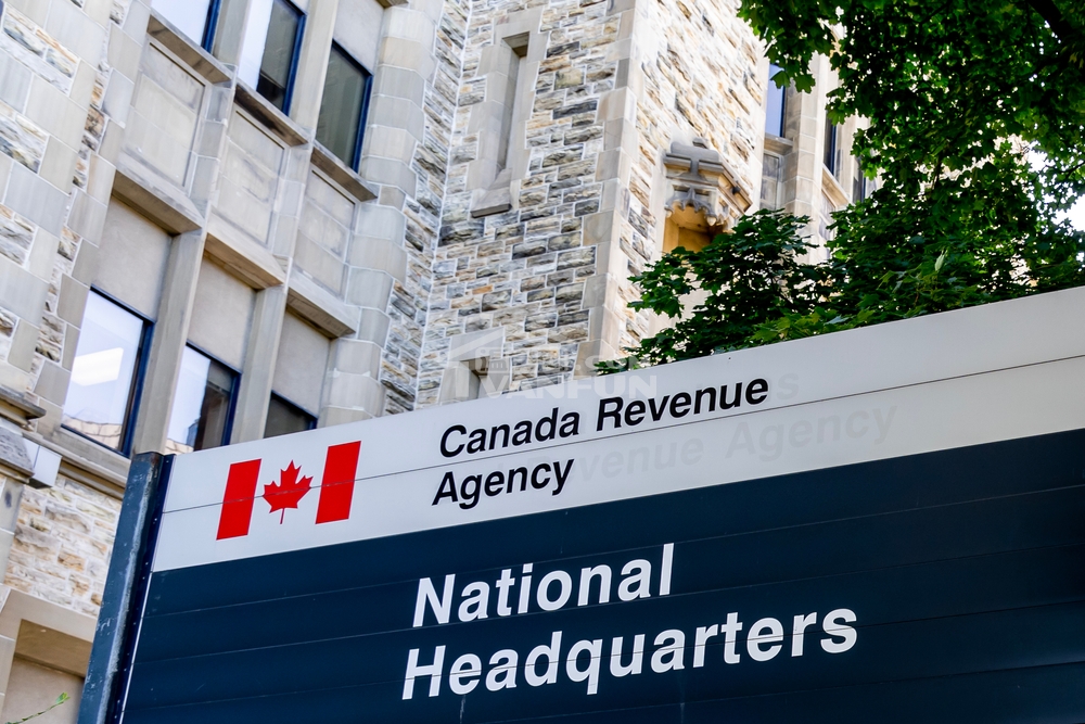 加拿大税务局（CRA）对BC省的房地产行业进行了深入调查，发现了$13亿的未缴税款。近年来，CRA大大加强了对房地产的审计，对个人交易和专业活动进行了审查。CRA的合规计划分部主管JasonCharron最近表示，“加拿大最大的都市区（大温）出现了很多不合规行为，因此被确定为重点关注对象。”自2019年启动专门的房地产工作组以来，CRA主要专注于安省和BC省，增加了审计数量，向认为应支付的额外税款发出了重新评估通知，并对数亿元的罚款进行了征收。在安省，CRA在2015年至2023年间对...