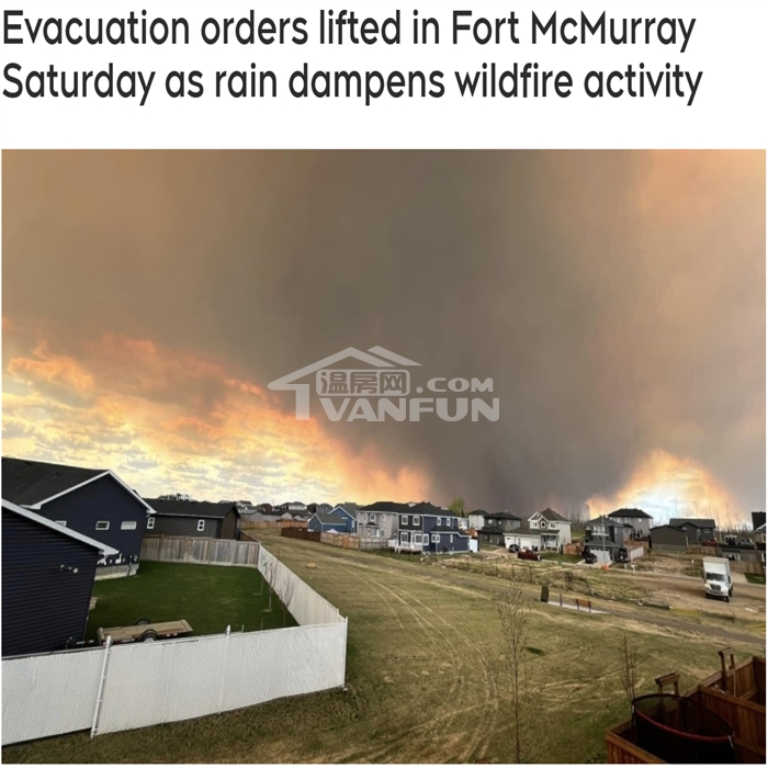 昨天（周六），多亏降水，阿尔伯塔省的石油重镇麦克默里堡（FortMcMurray）终于宣布解除当地紧急状态，撤离的居民可以返回家园。上周，阿尔伯特省遭受大规模山火侵袭，加上干燥气候和强风助长，火势逼近该省西部的FortMcMurray，当局已紧急下令4个郊区约6000名居民撤离。2016年，同样的地点，肆虐的山火将FortMcMurray的部分地区夷为平地，迫使阿尔伯塔省北部大约9万人逃离。这座城市空无一人，将近一个月。8年前，这场被称为“野兽”的大火烧毁了约579767公顷的土地，今...