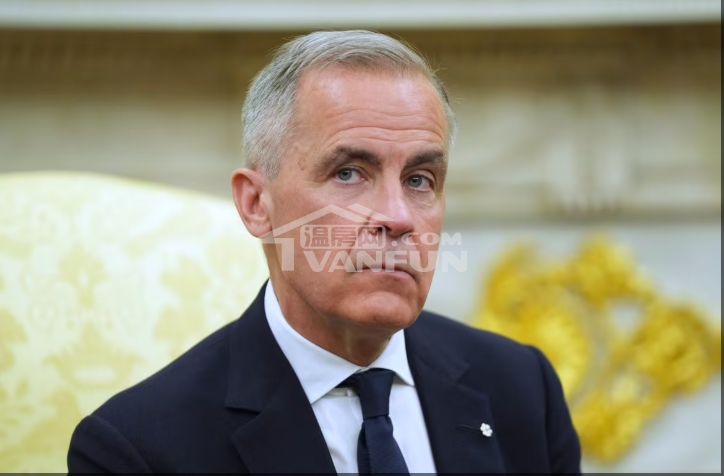 今日，加拿大总理卡尼（MarkCarney）对联邦内阁进行了上任以来最大规模的改组，共任命28名部长和10名国务秘书，展现出鲜明的“去特鲁多化”用人风格。此次调整聚焦贸易、犯罪、生活成本等核心议题，同时新设“人工智能与数字创新”、“政府改革”等职务，凸显技术治理与公共服务现代化方向。新增10名国务秘书，虽不掌管部门，但负责如国防采购、老年事务等具体领域，强化政策执行力。国务秘书并非正式内阁成员，但可在涉及其职责或专业领域时获邀列席内阁会议。历史上也被称为“初级部长”，薪资和资源低于全职...