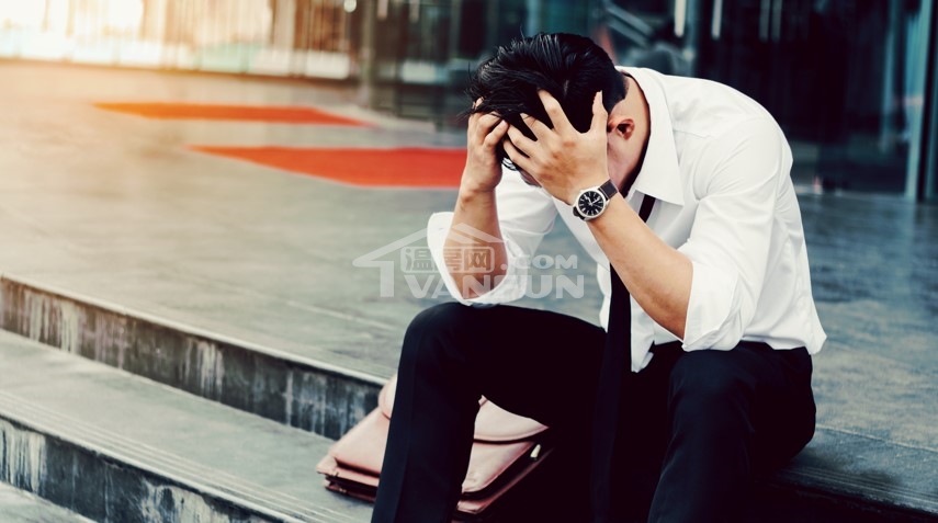今天早上加拿大统计局发布的就业数据报告显示，5月份失业率从4月份的6.9%升至7%，连续第三个月上升，为除掉疫情期间的9年来最高水平；也就是说，除2020年和2021年的高失业率外，失业率已升至2016年以来的最高水平。全国新增岗位8800个统计局称，继去年秋季强劲增长后，自1月份以来就业岗位“几乎没有增长”，5月仅增加了8800个就业岗位，与4月份相比变化不大。此前，去年10月至今年1月，就业岗位净增21.1万个。RBC高级经济学家ClaireFan表示，随着降息开始为经济带来动力，...
