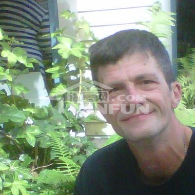 近日，根据BC省民事解决法庭称：一名居住在温哥华岛Nanaimo的男子，在车祸中遭受严重的永久性眼部损伤，但根据ICBC的无过错保险政策，他无法获得任何赔偿。事情的经过是这样的：2021年11月，Nanaimo男子RichardBroad在等红灯时被追尾，撞击力度之大导致他的眼睛玻璃体后脱离，眼球后部出现了永久飞蚊症，阻碍了视力。“我的职业是艺术家，现在我的左眼中间出现了一个粉红色的斑点，而且我是左撇子，这只眼睛还是我视力比较好的眼睛”，Richard在接受采访时表示。他的日常工作是电...