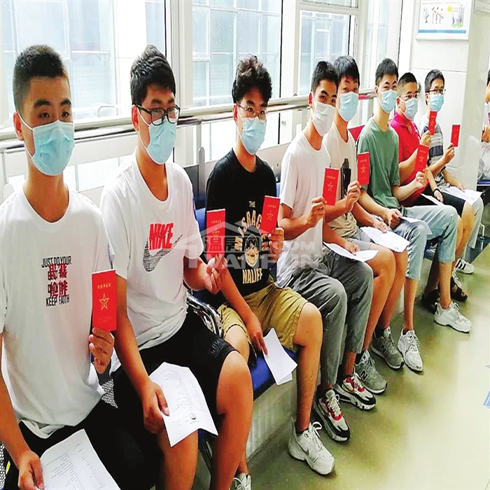 很多华人选择移民海外，是出于健康方面的考虑，比如加拿大好山好水、空气质量好、食品安全把控好，不容易生病。毕竟论生活便捷程度，加拿大可完全无法和国内一二线城市相比。但很多华人在回国的时候，却不约而同地喜欢做一件事，并且是尽快做：预约体检。旁观者可能会纳闷：为啥要急着体检，是对加拿大的健康方面心存顾虑吗？就算是定期体检，难道不能利用加拿大的免费医疗体系吗？免费医疗虽慢，但体检本来也不是急事，早点预约然后等不就行了？如果你也纳闷，并且不清楚到底是在加拿大进行体检好，还是回国时专程体检好，不妨...