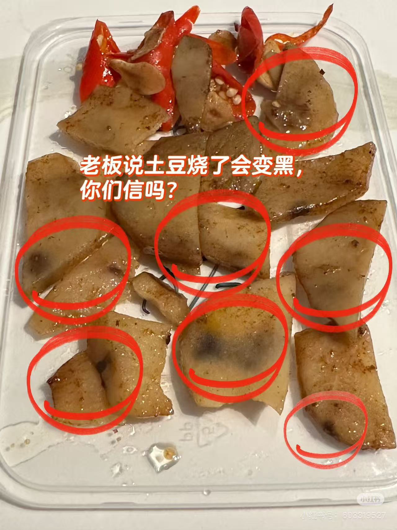 据CBC报道，BC省FraserHealth卫生部门提醒大家，不要在无证经营的私厨或家庭厨房订购外卖。近期，大温地区出现越来越多非法餐饮服务。有些人在自家厨房、车库，甚至临时搭的小厨房里做菜，再通过社交媒体接单送餐，提供便当、熟食或甜点。看起来方便又实惠，但这些地方没有经过卫生检查，也没有营业许可，潜在的安全隐患很大。在这种环境下准备食物，往往会出现食材储存不当、交叉污染、处理不规范等问题。极易引发食物中毒，甚至可能导致大肠杆菌感染或肝炎等食源性疾病。今年相关投诉激增FraserHea...