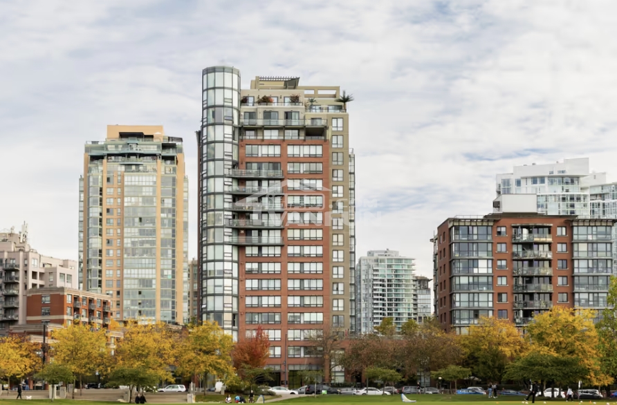 据DailyHive报道，温哥华最近在租房市场上热度暴涨——已成为加拿大租客重点关注的城市。根据RentCafe最新发布的季度报告，温哥华在全国25个城市中一跃升至第11位，和上个季度相比，猛冲了11个名次，涨幅相当惊人。报告还特别强调，温哥华在所有大城市中“表现特殊”：别的大城市租客活跃度都在下降，只有它逆势上涨。收藏搜索量激增整体来看，今年温哥华的“房源收藏量”比去年暴涨83%，“保存搜索”也是大涨92%，说明不少租客重新把目光投向了温哥华。在《2025年第三季度大城市租客兴趣报告...