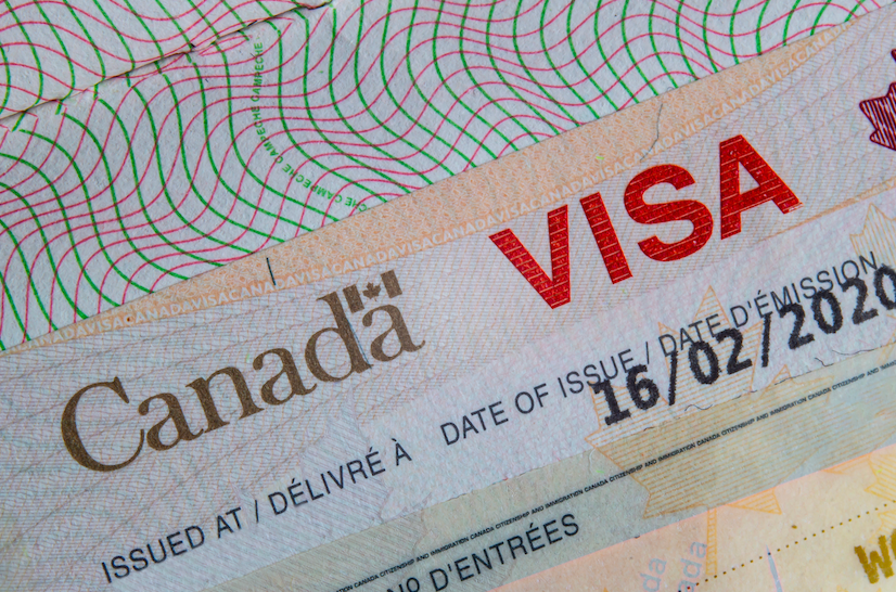 最近拿持有加拿大签证的朋友们可要注意了!近日,加拿大移民、难民和公民部(IRCC)发布了全新的《个人取消指南》,明确规定:移民官员有权取消已经签发的各类临时居民文件。这意味着,加拿大对临时居民的管理,已经进入了"随时检查、动态监管"的新阶段。换句话说,即使你当前已经将加拿大签证拿到手,也有可能被取消!为什么要出台这个规定?这个更新规定并不是IRCC非临时起意。移民局发现,很多人在拿到签证后,实际情况发生了很大变化,比如说:有些留学生拿到学签后不去上课部分工签持有者丢...