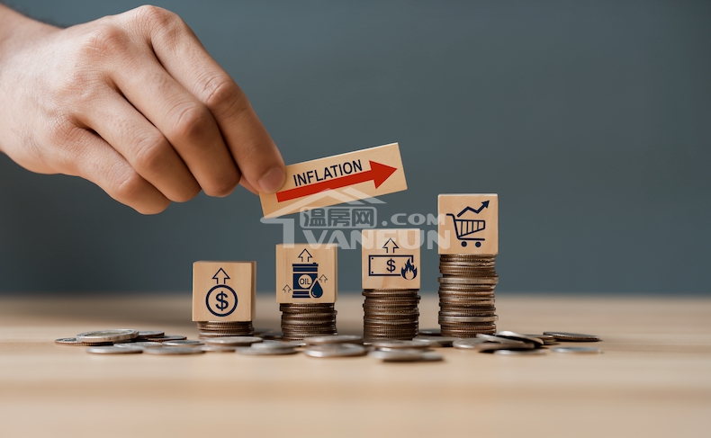 加拿大统计局周一表示，加拿大10月份的通胀下降，主要原因是汽油和食品杂货的价格下跌。10月份的年度通胀率降至2.2%——略高于经济学家的预期，但低于9月份的2.4%。10月汽油价格环比下降4.8%，原因是零售商开始供应更便宜的冬季燃油配方，同时全球原油价格因对供应过剩的担忧而下跌。10月食品杂货价格环比下降0.6%，为2020年9月以来最大的月度降幅。从年度来看，10月份食品杂货价格同比上涨3.4%，低于9月份的4%。加拿大统计局表示，这一涨幅放缓主要来自部分食品制品（多为加工食品）及...