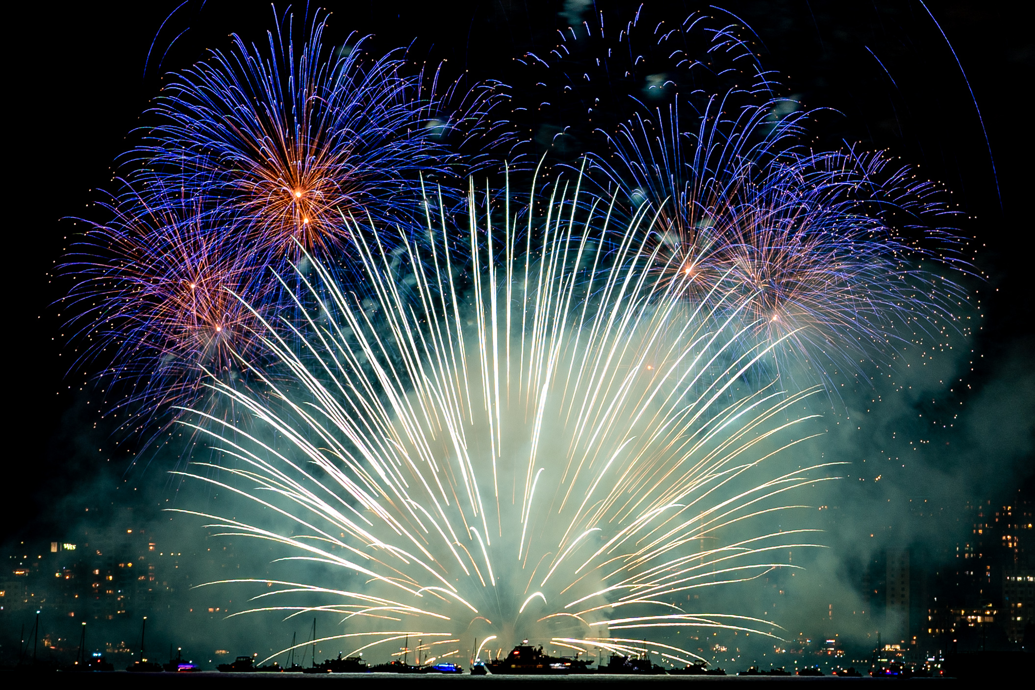 前方高能加拿大队绚丽烟花点亮夜空温哥华烟花大赛独家高清大图奉上