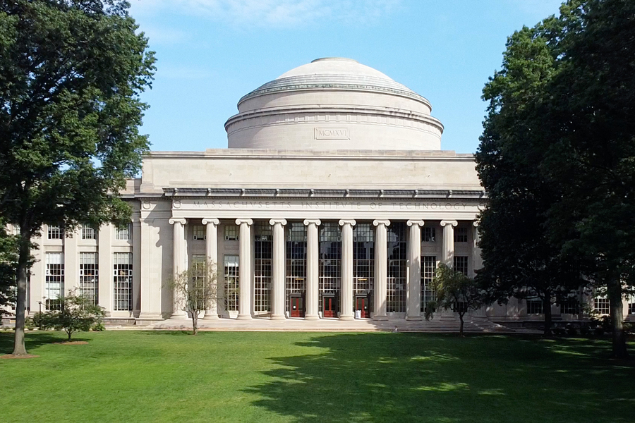 伦敦大学学院 95.4分,芝加哥大学 94.5分英国皇家大学学院 97.